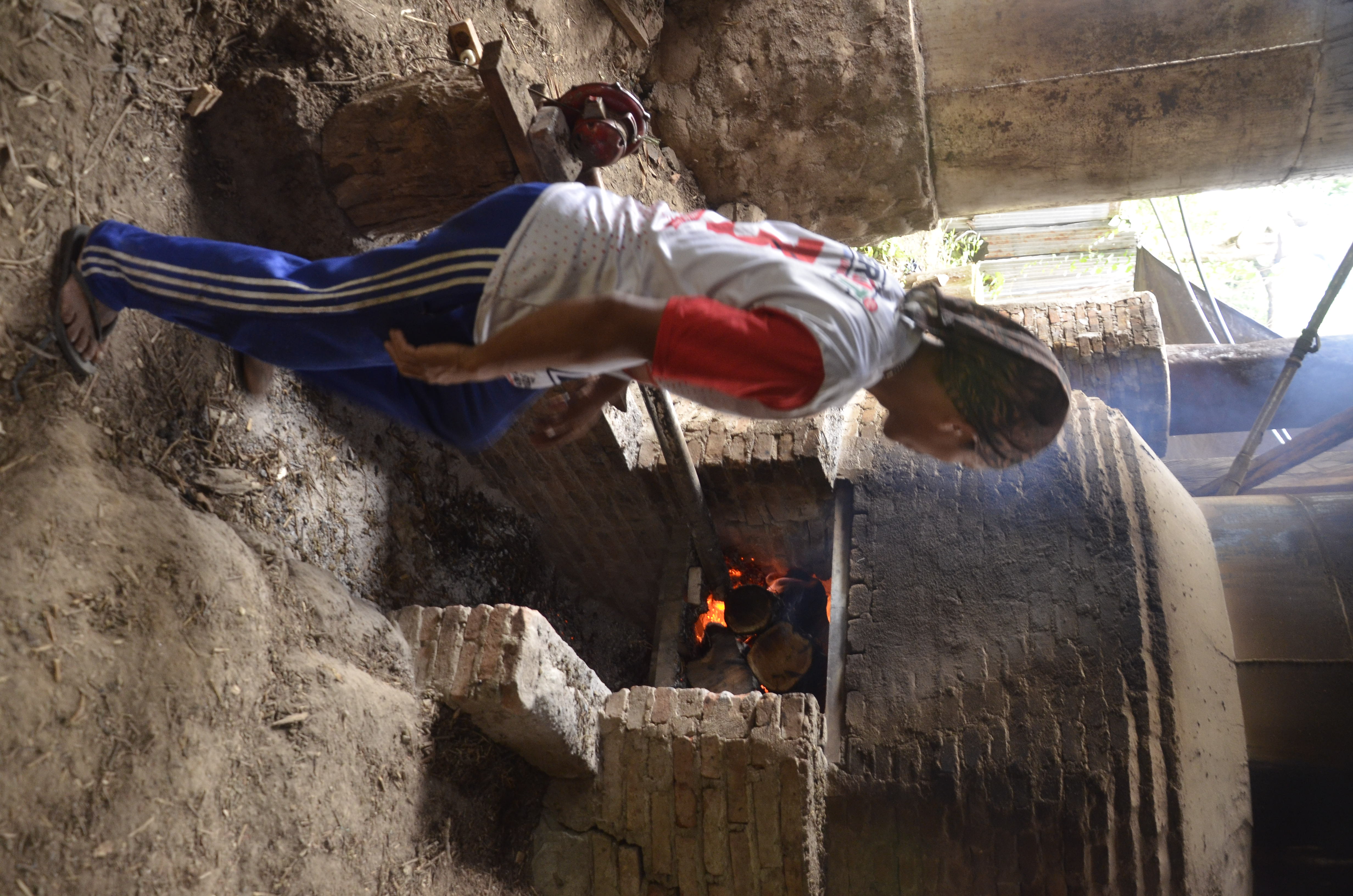 Proses Pembakaran Tungku Destilasi